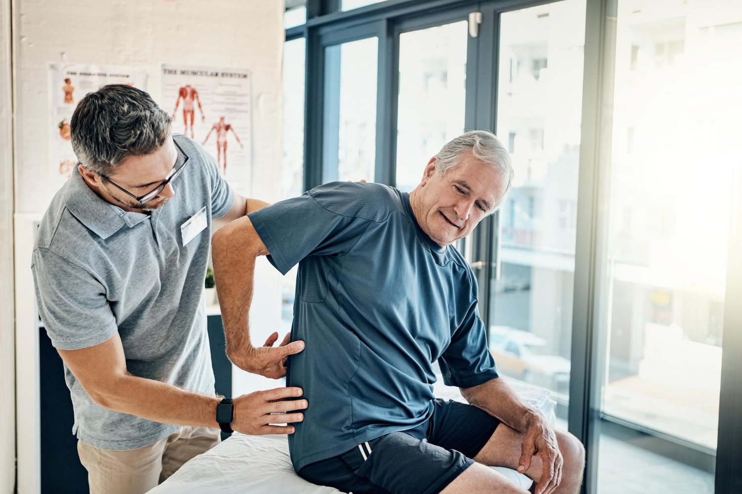 Wie Physiotherapie bei chronischen Schmerzen hilft